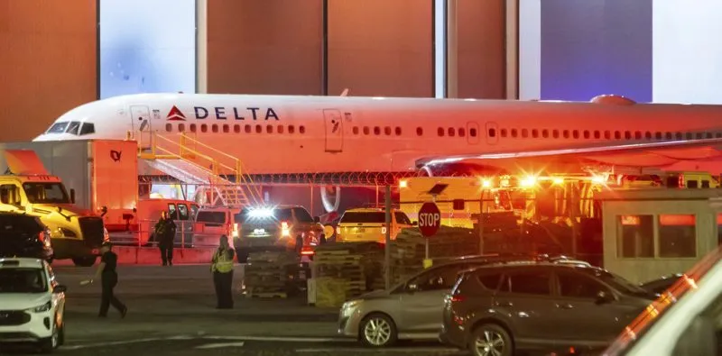 Mueren dos trabajadores y otro resulta herido por explosión en instalación de Delta en Atlanta