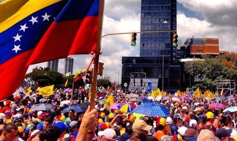 Cientos de venezolanos en México protestan contra “fraude electoral”