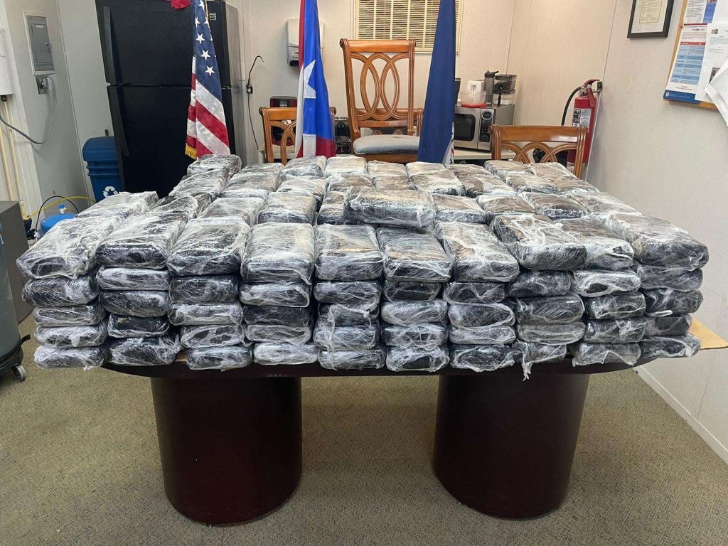 Encuentran cargamento de 66 bloques de cocaína en isla-municipio de Puerto Rico