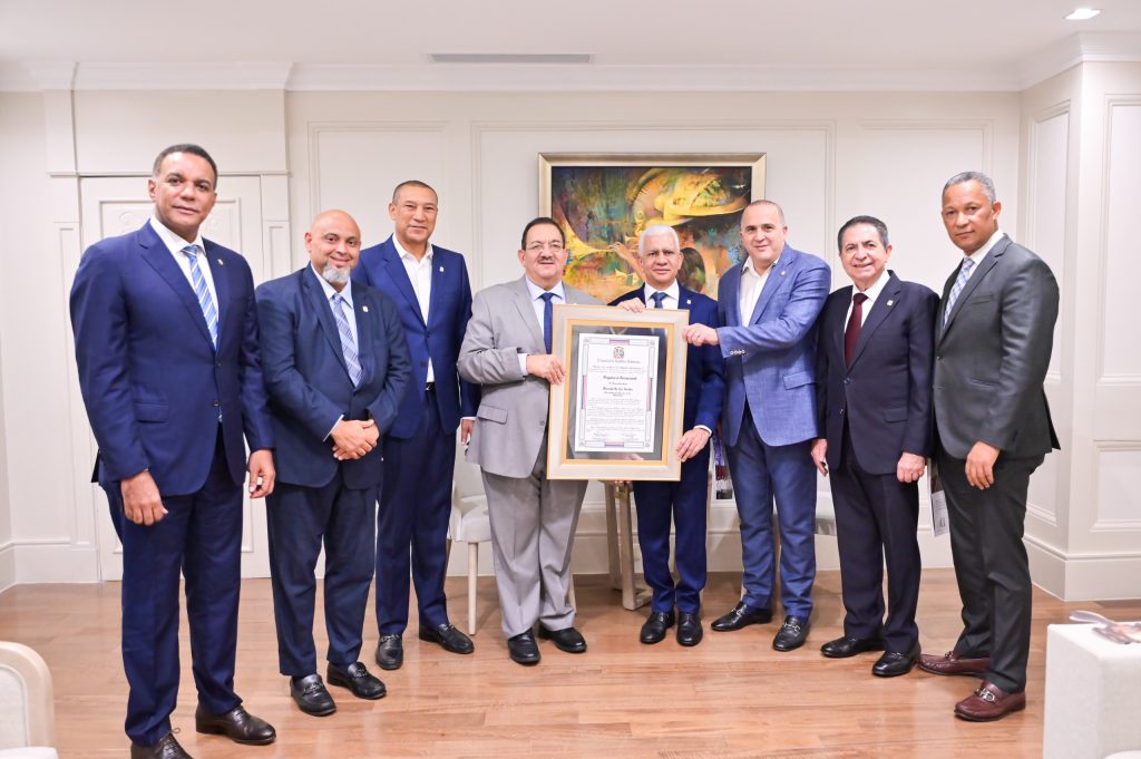 Senadores salientes reconocen presidente del Senado Ricardo de los Santos