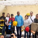 Senador Julito Fulcar entrega equipos a  tres dotaciones de bomberos de Peravia