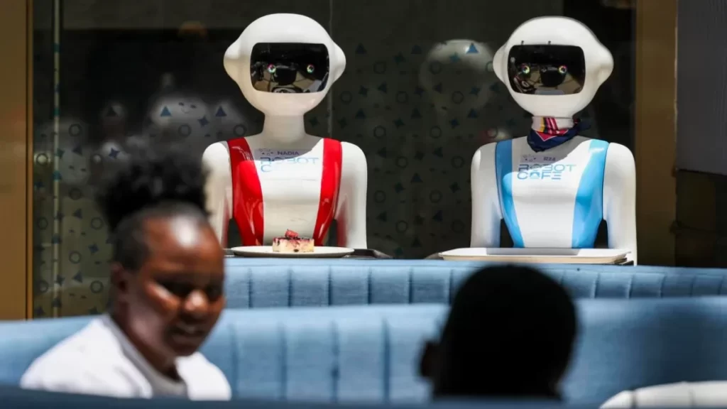 Robot Café, primer restaurante de África en el que la camarera es un androide