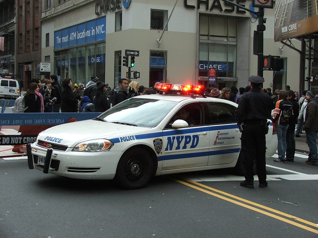 Dos sargentos de la policía de NY heridos en un forcejeo