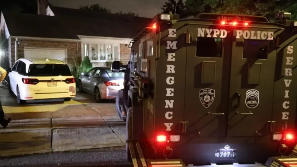 NYPD rescata a familia tras allanamiento de morada en Queens