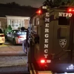 NYPD rescata a familia tras allanamiento de morada en Queens