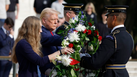 Visita de Trump al cementerio de Arlington desata una nueva controversia