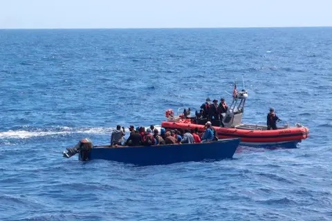 Repatrian hacia RD a 15 migrantes detenidos en aguas de Puerto Rico