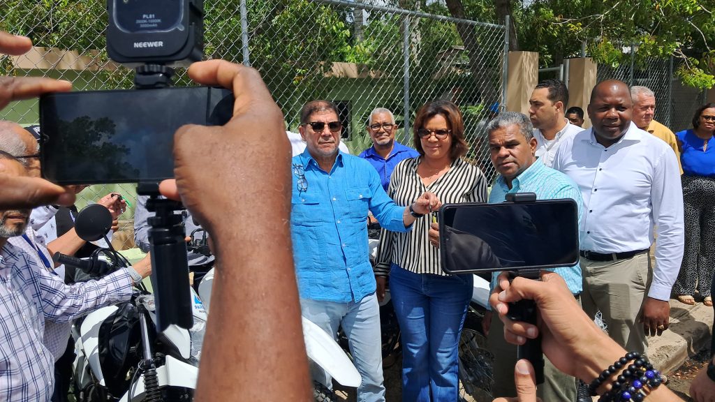 Ministro de Agricultura entrega motocicletas a técnicos e inaugura Oficina Zonal en Monte Plata