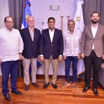 Ministro de Deportes Kelvin Cruz pondera aportes de industria del béisbol a RD