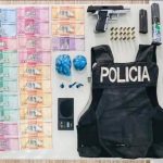 Autoridades ocupan drogas, armas de fuego y chaleco antibalas en San Cristóbal