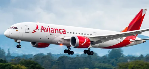 Latam cancela 36 vuelos y Avianca alerta de cambios por miedo a falta de combustible