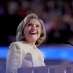 Hillary linton anima a Harris a romper el techo de cristal: «Este es nuestro momento»