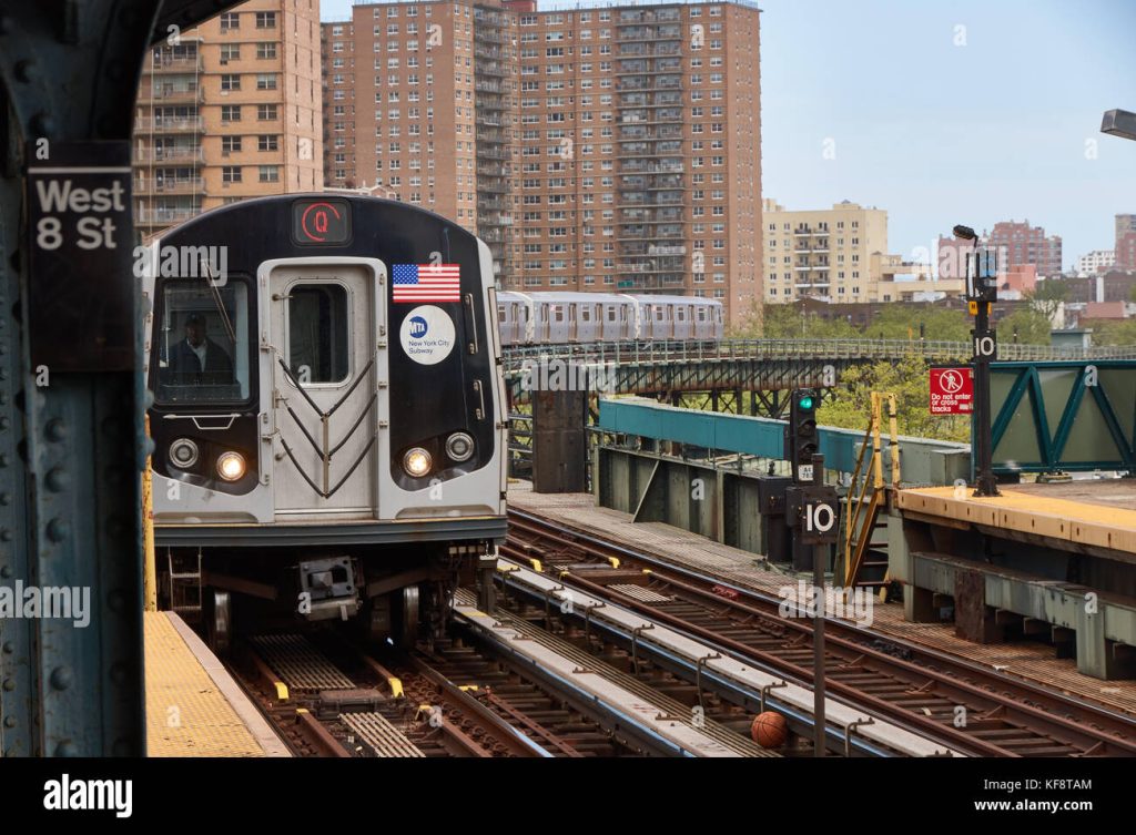 Autoridades buscan adolescentes por apuñalamiento de niña en Brooklyn