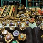 Asaltan joyería en Santiago y cargan con mercancía valorada en millones de pesos