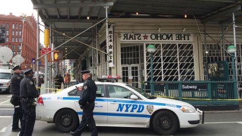 Maestro es impactado por bala perdida dentro de una escuela en El Bronx