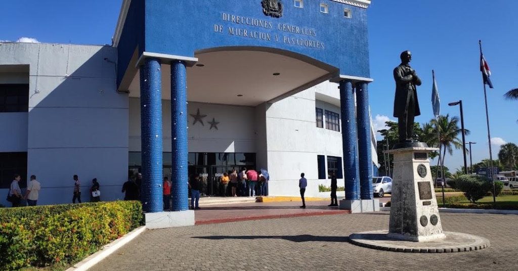 Migración investiga circunstancias en que haitiano cayó de segundo piso durante operativo