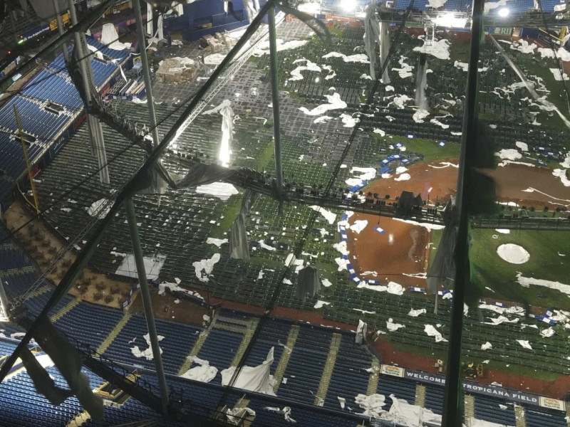 Huracán Milton arruina el techo del estadio de los Rays e impide partido de pretemporada de NBA