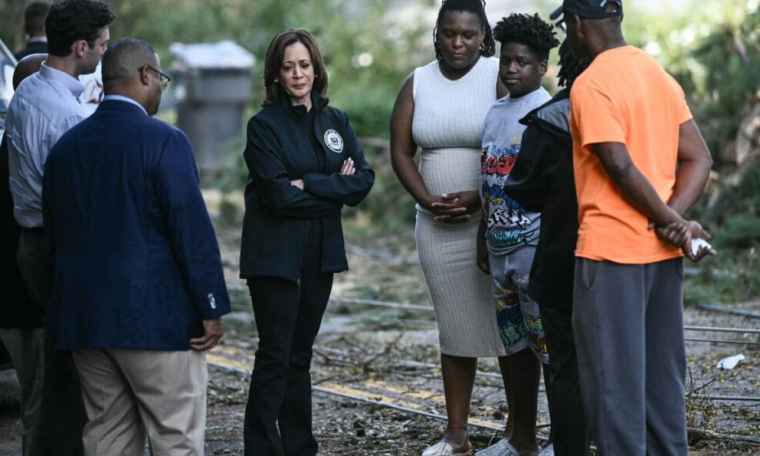 Biden y Harris visitan las zonas devastadas por el huracán Helene en el sureste de EE.UU.