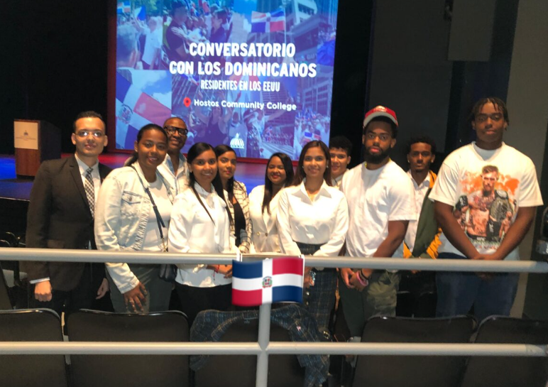 El liderazgo juvenil de la Comunidad Dominicana en NY, encabezado por Eridenia Lora y Moisés Sánchez, respaldan propuestas de reforma a la Constitución, presentadas por el Presidente Luis Abinader