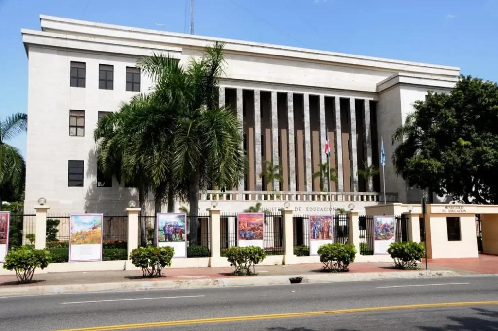 Suspenden directora y orientadora por caso abuso a estudiante