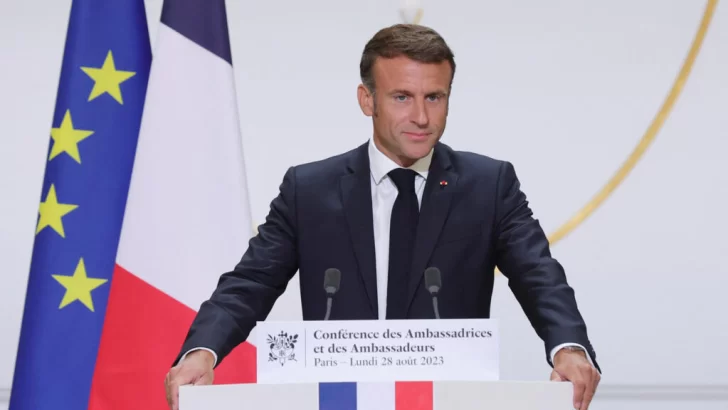 Macron se dirigirá mañana al país por televisión tras la caída del Gobierno