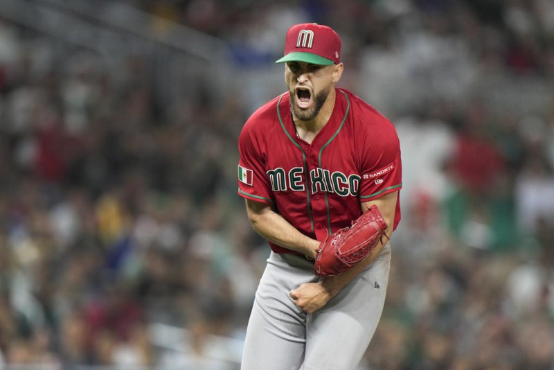 El mexicano Patrick Sandoval firma con los Medias Rojas por dos temporadas