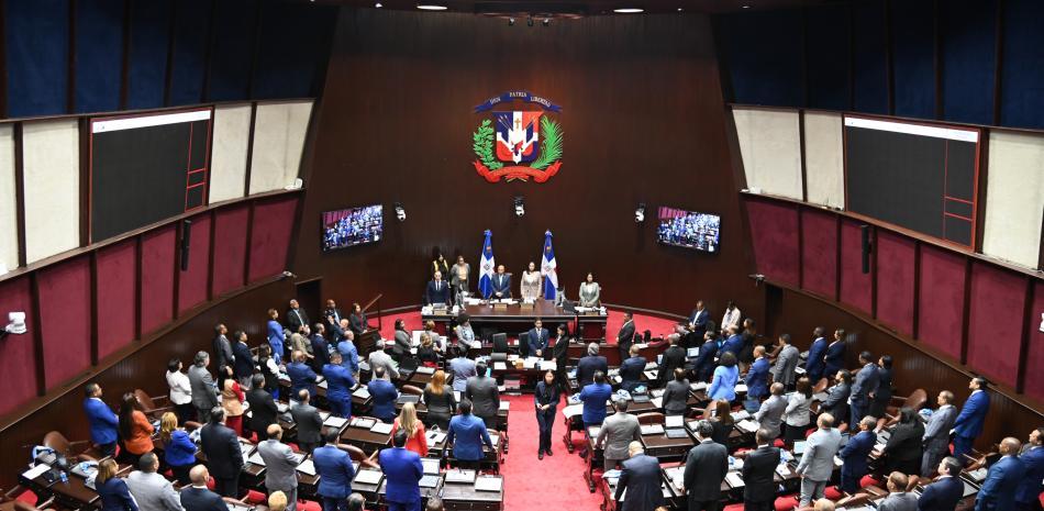 Pese al rechazo de la oposición, diputados oficialistas aprueban préstamos por USD$445 millones