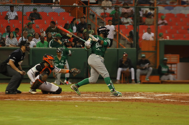 Las Estrellas Orientales clasifican a la semifinal tras vencer a los Toros del Este