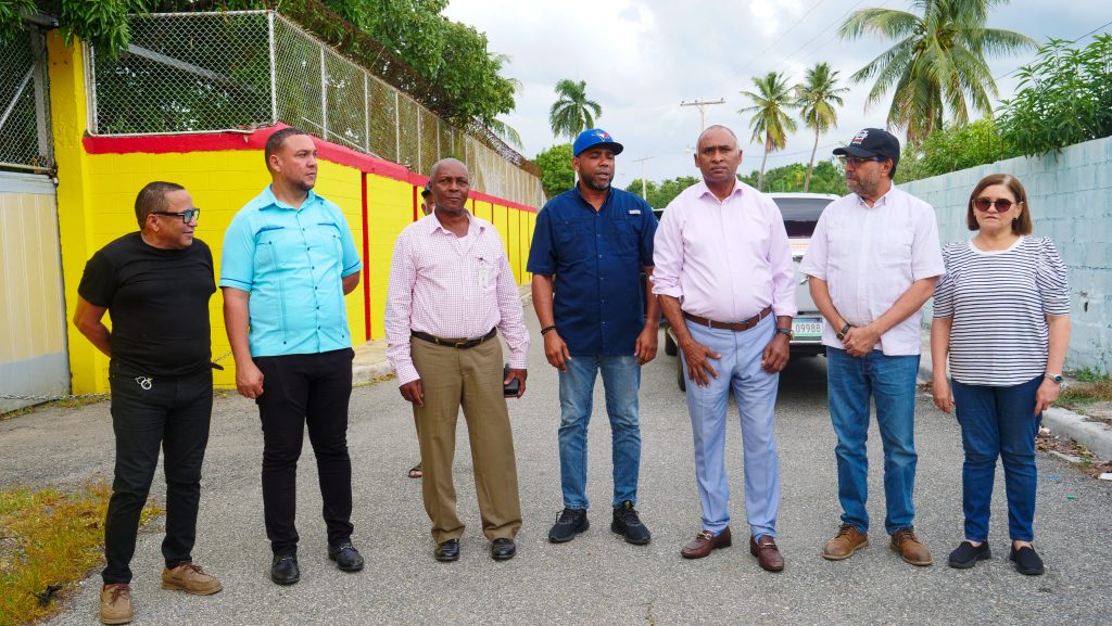 Senador Julito Fulcar y el INDRHI llevan soluciones a Matagorda y Santa Rosa, al igual que a productores de Cañafistol,