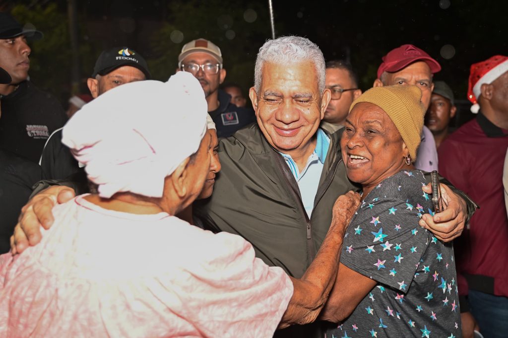 Senador Ricardo de los Santos concluye serie de aguinaldos navideños en Cotuí