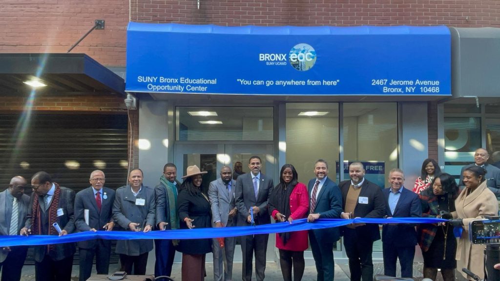 Realizan Gran Apertura Centro Educativo Vacacional en El Bronx*