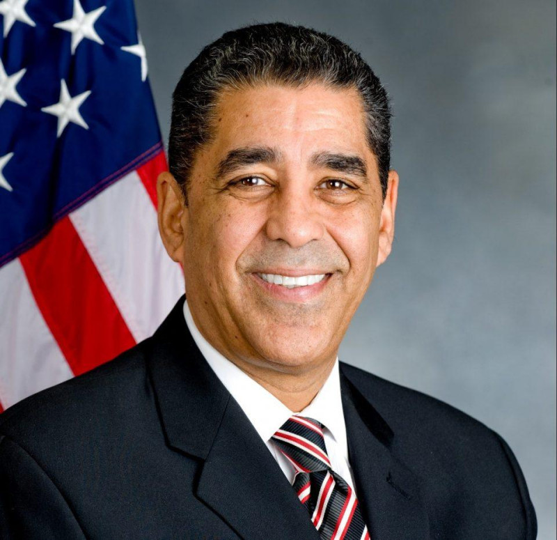 Adriano Espaillat califica de «racista» pérdida de acceso al portal de pago de Medicaid