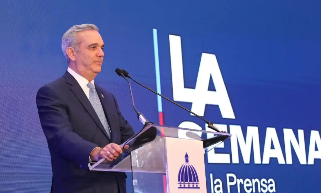 Luis Abinader confirma el lanzamiento del pasaporte electrónico en agosto de 2025