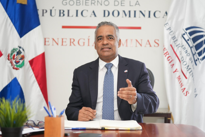 Ministro Joel Santos impulsa desarrollo de proyectos para fortalecer suministro de energía