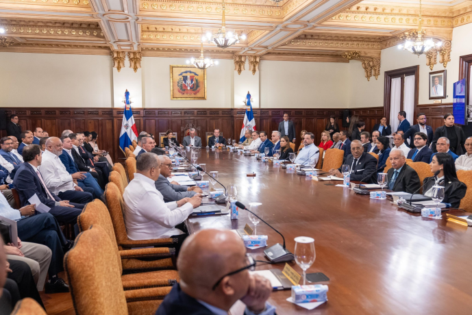 Abinader encabeza en Palacio Nacional el primer Consejo de Gobierno de este año 