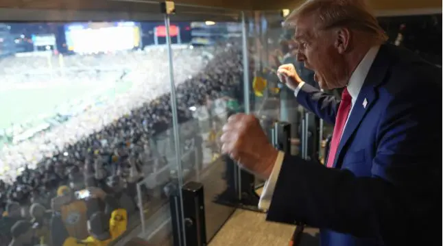 Trump se convierte en el primer presidente de EE.UU. en asistir a un Super Bowl