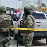 Asesinan a tiros a coronel que enfrentaba a narcos cerca de penitenciaría