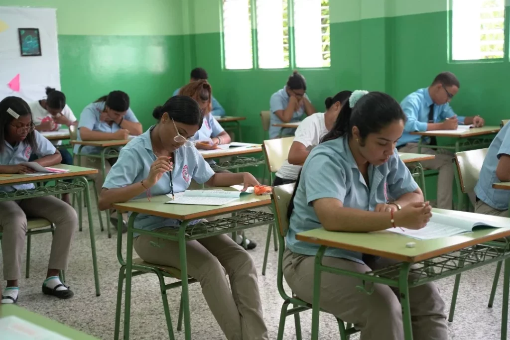 Educación habilita sistema de inscripción para alumnos pendientes de Pruebas Nacionales